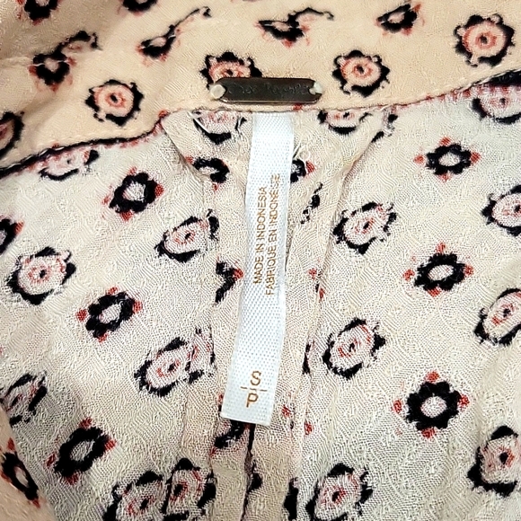 Free People Floral Bohemian Top.36 - Picture 7 of 7